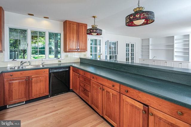 90 AUDUBON LN, Princeton, NJ 08540