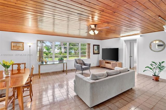 9231 SW 16th St, Miami, FL 33165