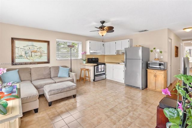 9231 SW 16th St, Miami, FL 33165