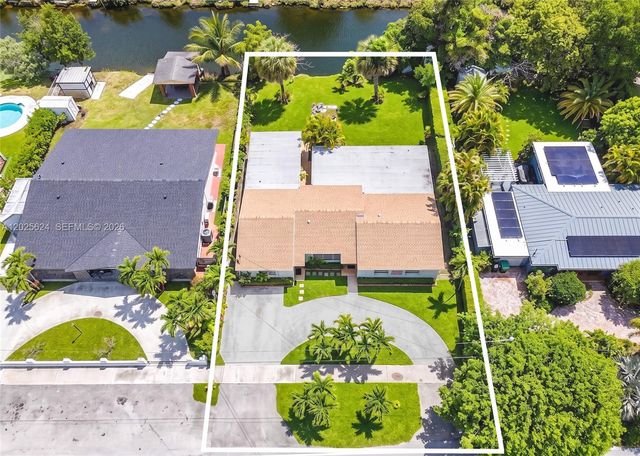 9231 SW 16th St, Miami, FL 33165