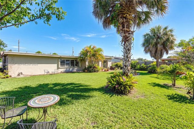 9231 SW 16th St, Miami, FL 33165