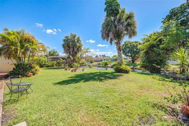 9231 SW 16th St, Miami, FL 33165