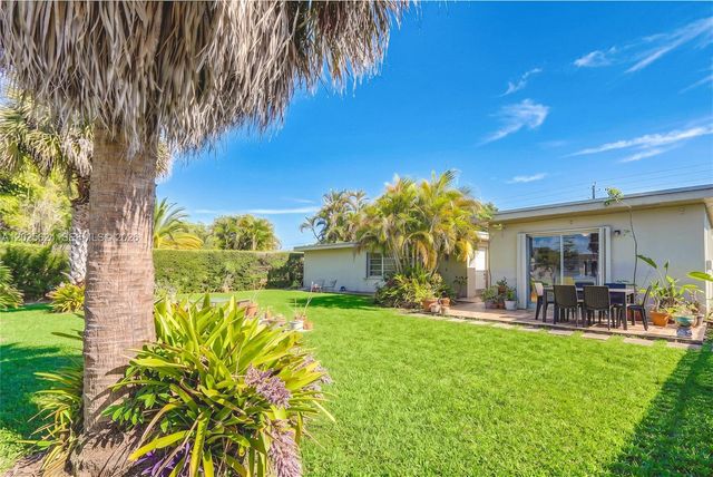 9231 SW 16th St, Miami, FL 33165