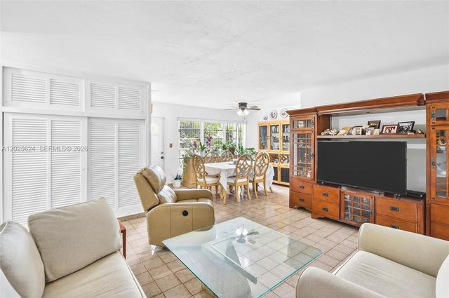 9231 SW 16th St, Miami, FL 33165