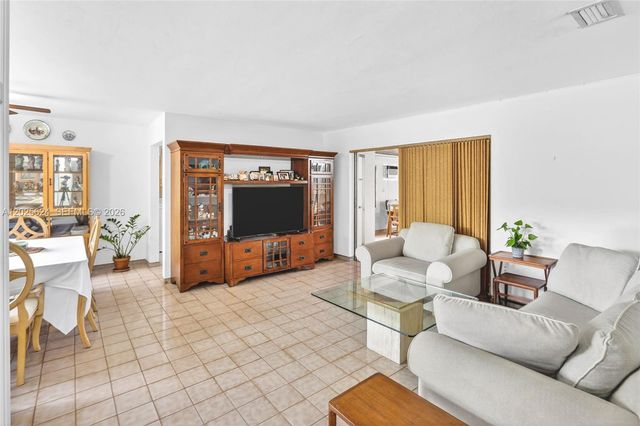 9231 SW 16th St, Miami, FL 33165