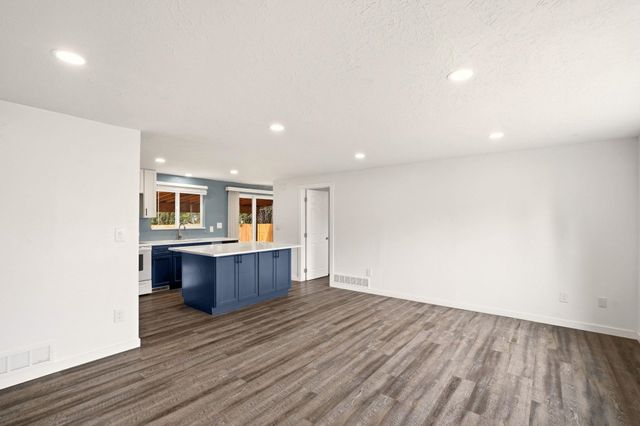 1317 E Decatur Ave, Spokane, WA 99208