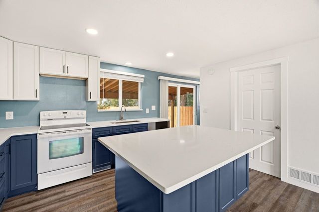 1317 E Decatur Ave, Spokane, WA 99208