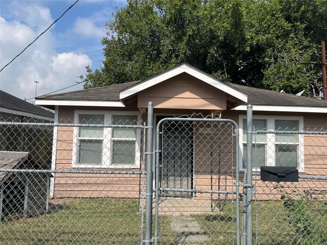 2705 Brewster Street, Houston, TX 77026