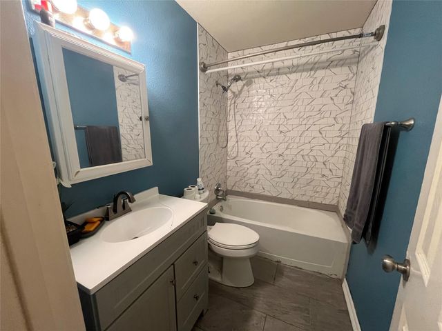 2705 Brewster Street, Houston, TX 77026