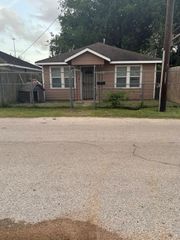 2705 Brewster Street, Houston, TX 77026