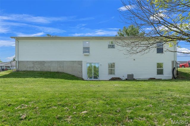 907 Westbrook Drive, Warrenton, MO 63383