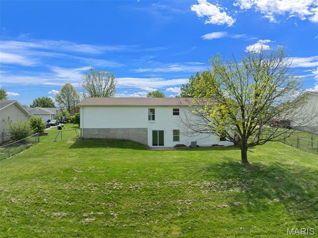 907 Westbrook Drive, Warrenton, MO 63383
