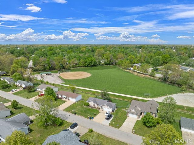 907 Westbrook Drive, Warrenton, MO 63383
