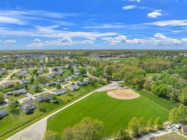907 Westbrook Drive, Warrenton, MO 63383