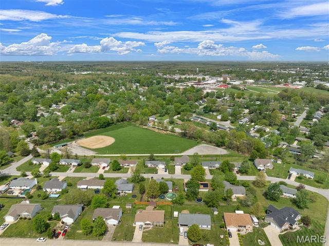 907 Westbrook Drive, Warrenton, MO 63383