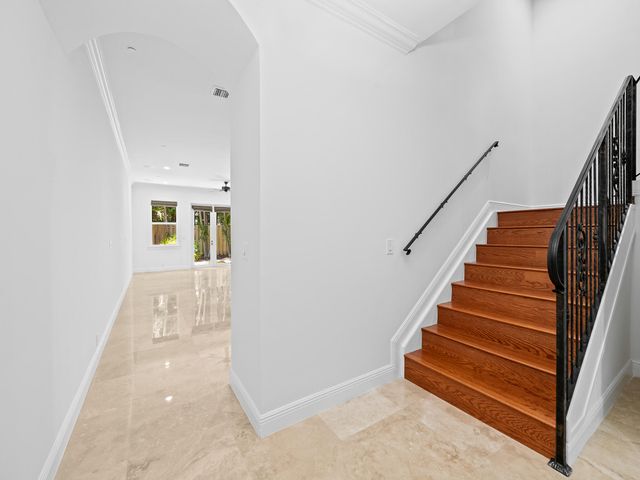 1423 NE 26th Avenue 1423, Fort Lauderdale, FL 33304