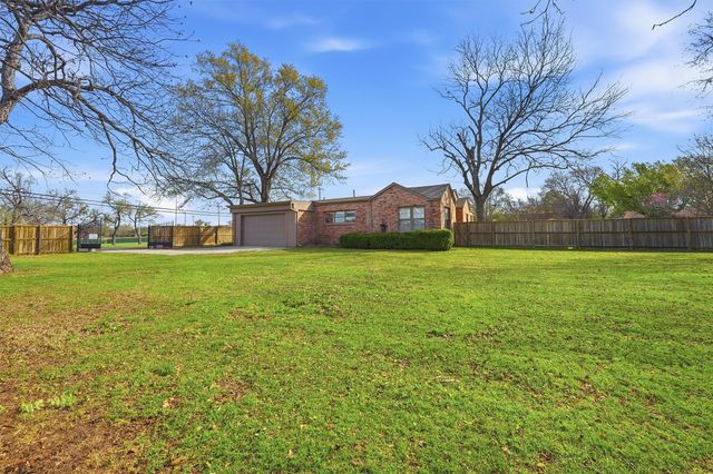 1824 N Binkley Street, Sherman, TX 75092