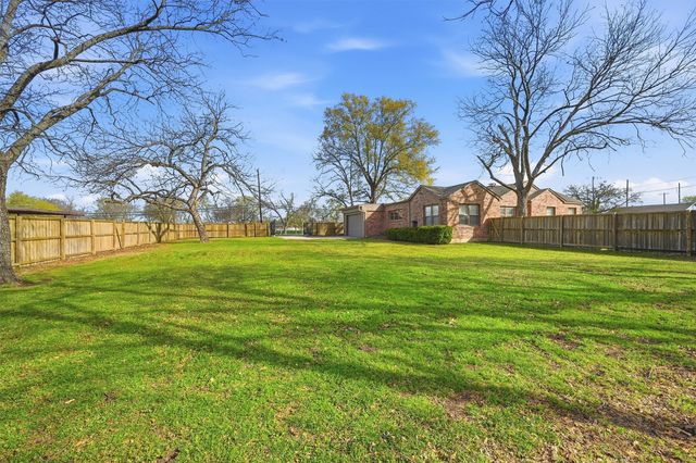 1824 N Binkley Street, Sherman, TX 75092