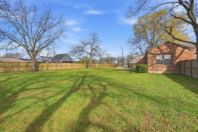 1824 N Binkley Street, Sherman, TX 75092