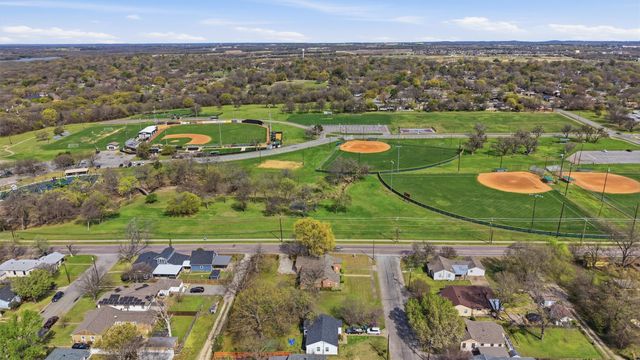 1824 N Binkley Street, Sherman, TX 75092