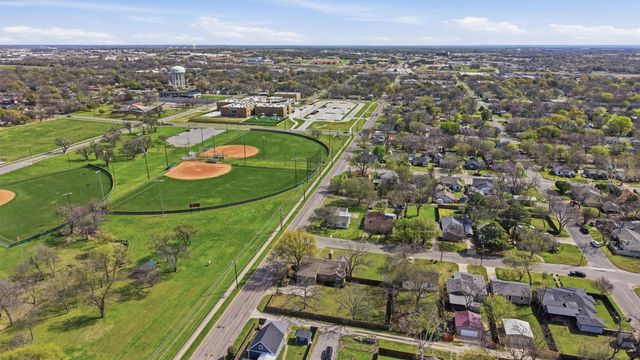 1824 N Binkley Street, Sherman, TX 75092