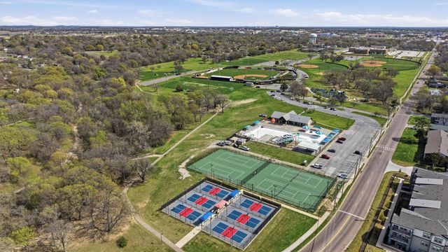 1824 N Binkley Street, Sherman, TX 75092