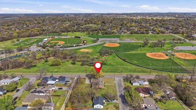 1824 N Binkley Street, Sherman, TX 75092