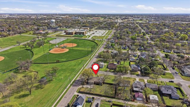 1824 N Binkley Street, Sherman, TX 75092