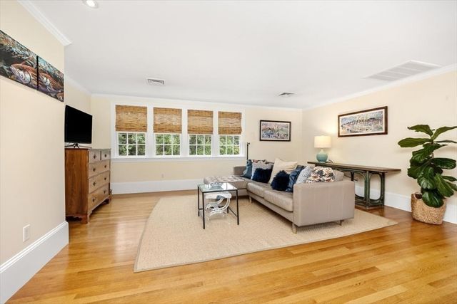 39 Bay Pond Rd, Duxbury, MA 02332