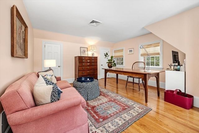 39 Bay Pond Rd, Duxbury, MA 02332