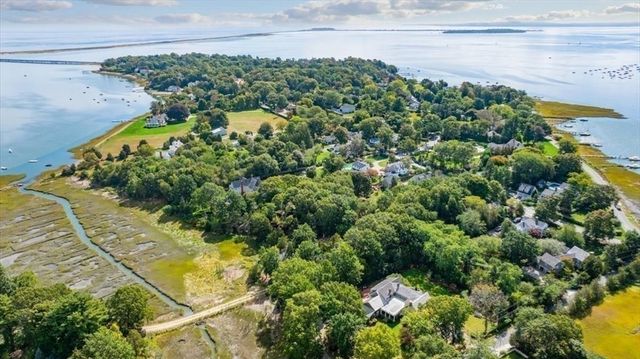 39 Bay Pond Rd, Duxbury, MA 02332