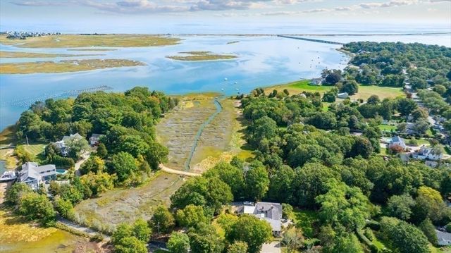 39 Bay Pond Rd, Duxbury, MA 02332