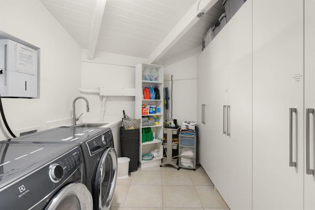 1425 Middle River Drive, Fort Lauderdale, FL 33304