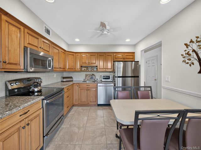 45 Heritage Drive E, New City, NY 10956