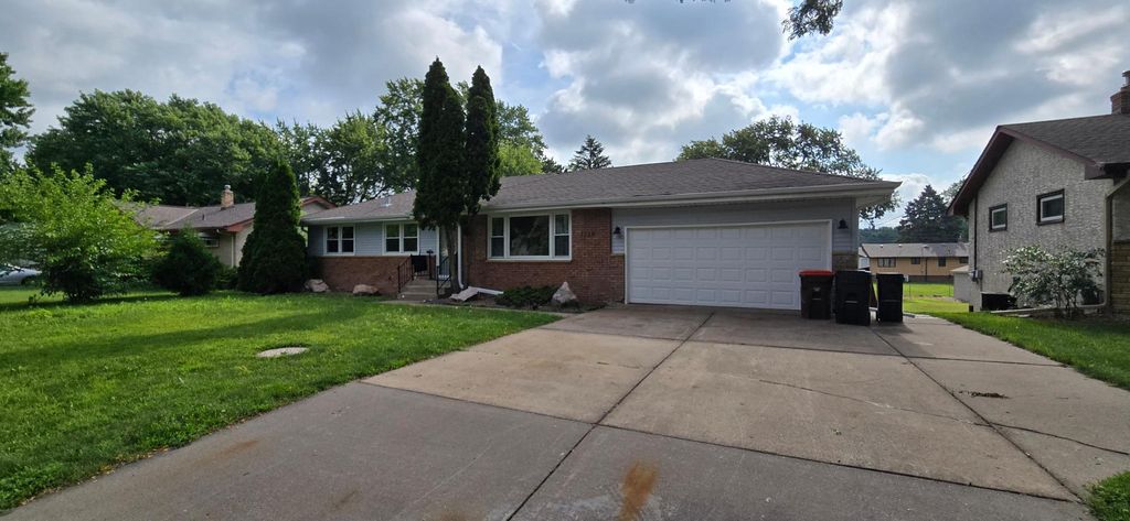 1728 Duluth Street, Maplewood, MN 55109