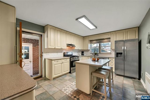 1000 Alpine Drive, Teaneck, NJ 07666