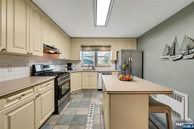 1000 Alpine Drive, Teaneck, NJ 07666