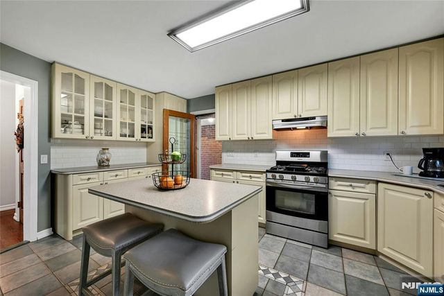 1000 Alpine Drive, Teaneck, NJ 07666