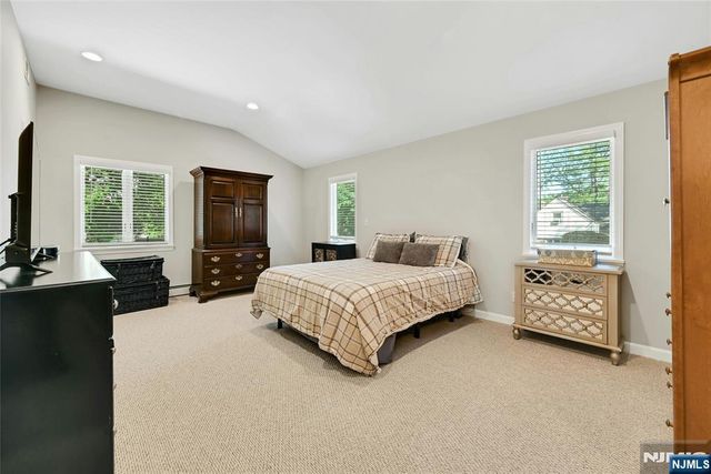 1000 Alpine Drive, Teaneck, NJ 07666
