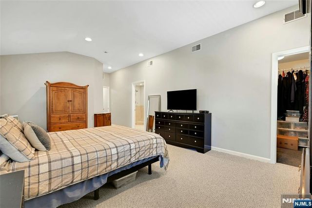1000 Alpine Drive, Teaneck, NJ 07666