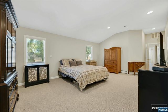 1000 Alpine Drive, Teaneck, NJ 07666