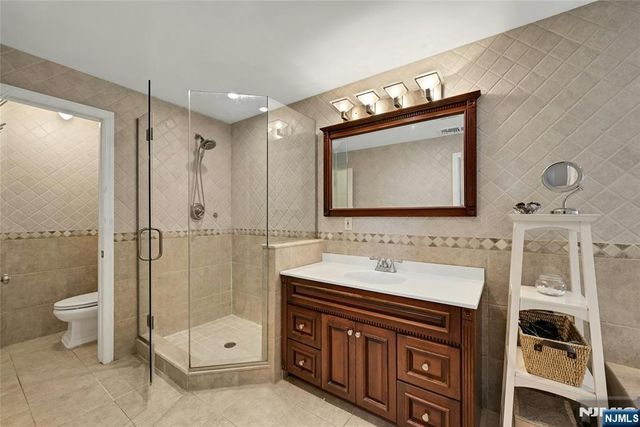 1000 Alpine Drive, Teaneck, NJ 07666