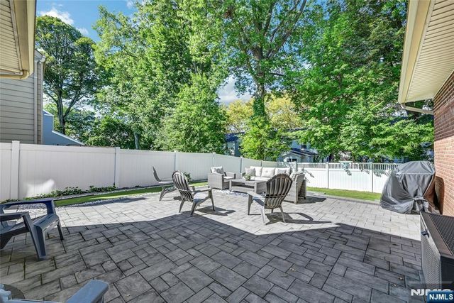 1000 Alpine Drive, Teaneck, NJ 07666