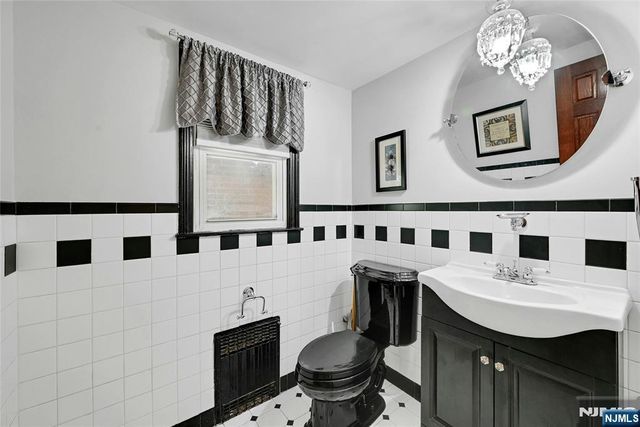 1000 Alpine Drive, Teaneck, NJ 07666