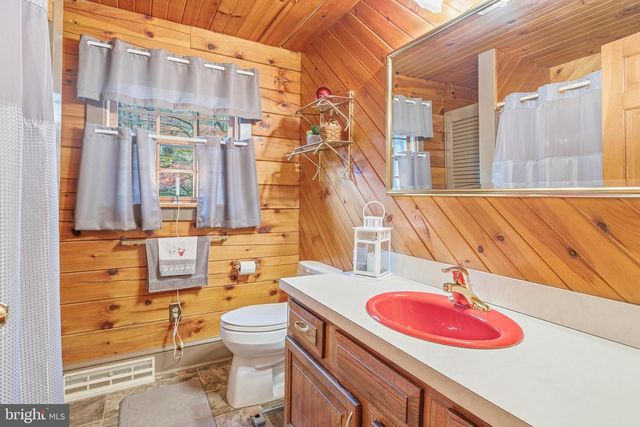 85 FOX RD, Newmanstown, PA 17073