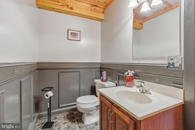 85 FOX RD, Newmanstown, PA 17073