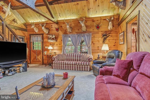 85 FOX RD, Newmanstown, PA 17073