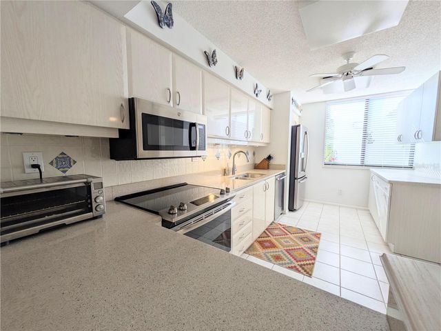 747 BAYPORT WAY 747, Longboat Key, FL 34228