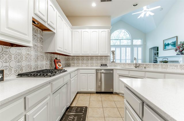 3920 Autumn Lane, Bedford, TX 76021