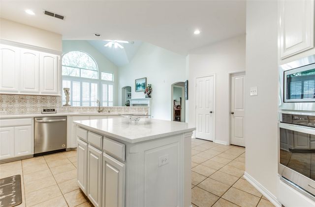 3920 Autumn Lane, Bedford, TX 76021